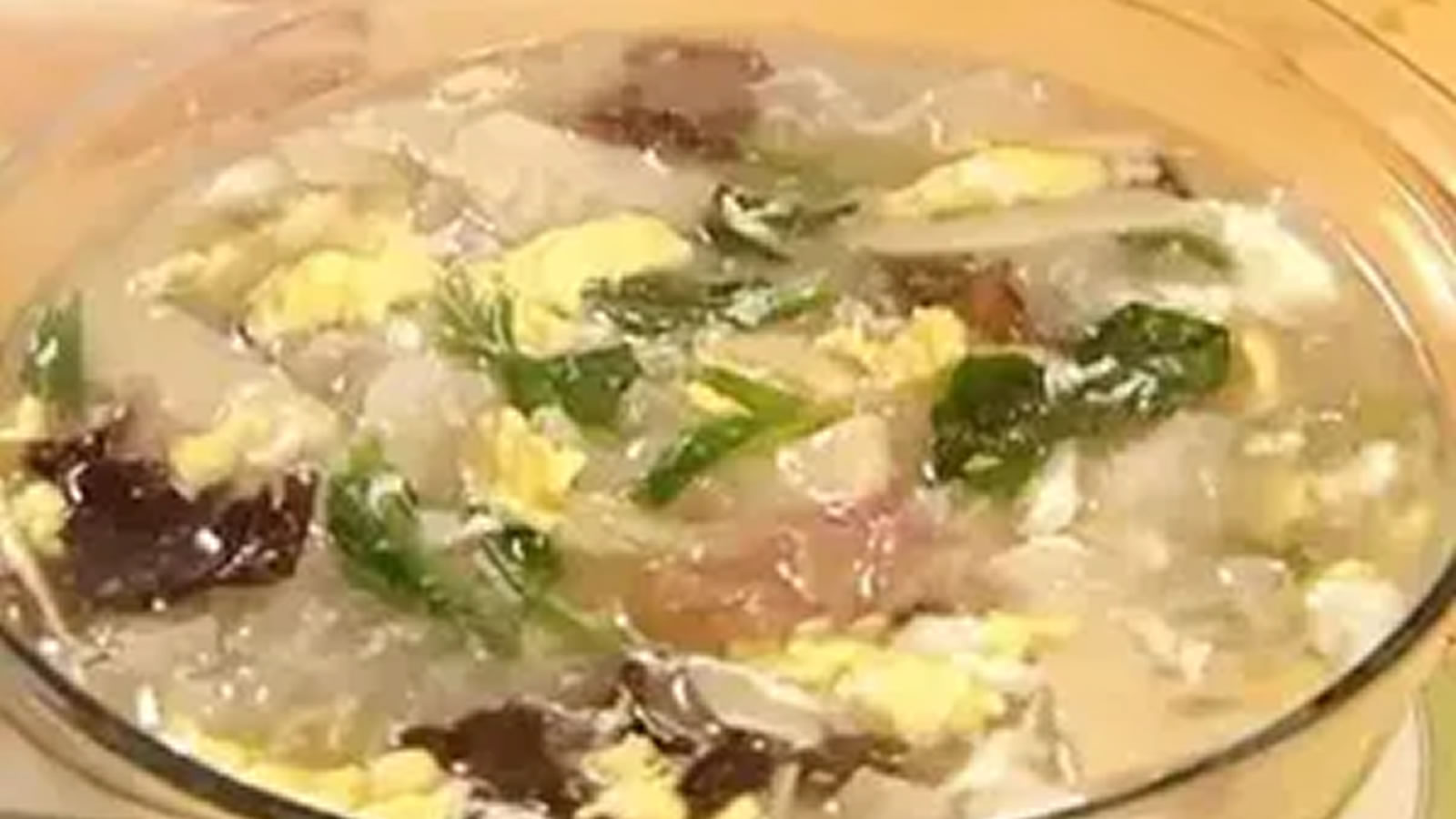 百合双耳鸡蛋羹